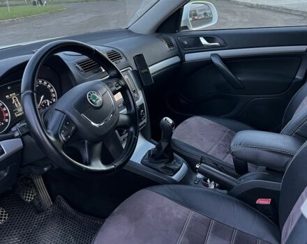 Белый Шкода Октавия, объемом двигателя 1.6 л и пробегом 286 тыс. км за 8100 $, фото 7 на Automoto.ua