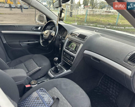 Белый Шкода Октавия, объемом двигателя 1.6 л и пробегом 375 тыс. км за 6500 $, фото 5 на Automoto.ua