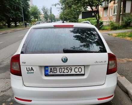 Белый Шкода Октавия, объемом двигателя 1.6 л и пробегом 327 тыс. км за 7500 $, фото 4 на Automoto.ua