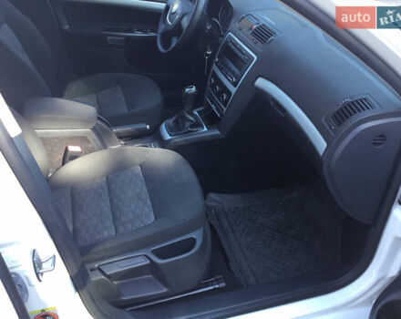 Білий Шкода Октавія, об'ємом двигуна 1.6 л та пробігом 282 тис. км за 7200 $, фото 16 на Automoto.ua