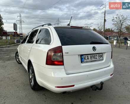 Белый Шкода Октавия, объемом двигателя 1.6 л и пробегом 375 тыс. км за 6500 $, фото 2 на Automoto.ua