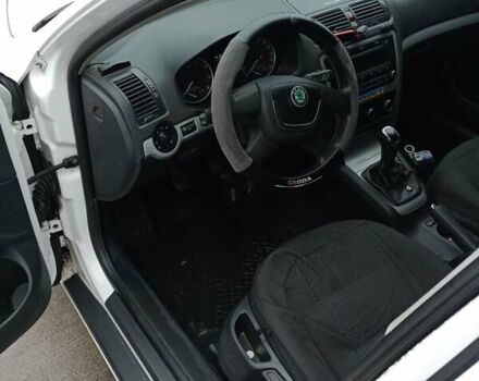 Белый Шкода Октавия, объемом двигателя 1.8 л и пробегом 254 тыс. км за 8200 $, фото 6 на Automoto.ua