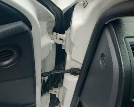 Белый Шкода Октавия, объемом двигателя 2 л и пробегом 350 тыс. км за 8500 $, фото 28 на Automoto.ua