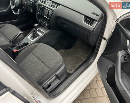 Белый Шкода Октавия, объемом двигателя 1.97 л и пробегом 309 тыс. км за 7750 $, фото 9 на Automoto.ua