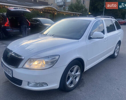 Белый Шкода Октавия, объемом двигателя 1.6 л и пробегом 280 тыс. км за 8500 $, фото 2 на Automoto.ua