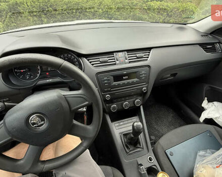 Білий Шкода Октавія, об'ємом двигуна 1.6 л та пробігом 405 тис. км за 7999 $, фото 10 на Automoto.ua