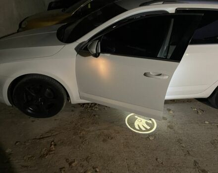 Белый Шкода Октавия, объемом двигателя 2 л и пробегом 227 тыс. км за 11900 $, фото 18 на Automoto.ua