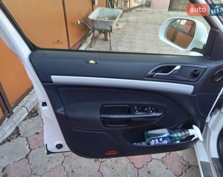 Шкода Октавия 2013 в Николаеве на Automoto.ua Белый Шкода Октавия, объемом двигателя 1.6 л и пробегом 210 тыс. км за 8700 $, фото 6 на Automoto.ua