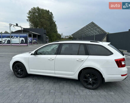 Шкода Октавія 2013 у Самборе на Automoto.ua Білий Шкода Октавія, об'ємом двигуна 1.6 л та пробігом 284 тис. км за 9700 $, фото 6 на Automoto.ua