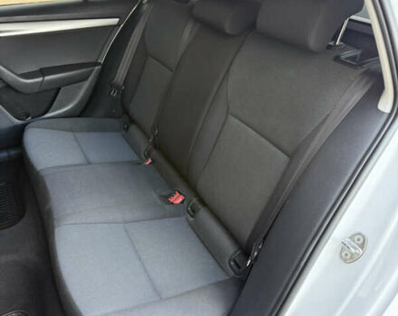 Білий Шкода Октавія, об'ємом двигуна 1.6 л та пробігом 330 тис. км за 10200 $, фото 8 на Automoto.ua