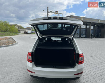 Белый Шкода Октавия, объемом двигателя 1.6 л и пробегом 261 тыс. км за 10400 $, фото 18 на Automoto.ua