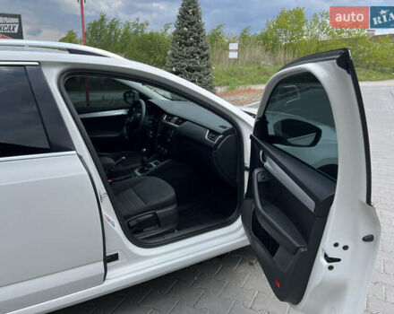 Белый Шкода Октавия, объемом двигателя 1.6 л и пробегом 261 тыс. км за 10400 $, фото 5 на Automoto.ua