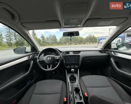 Шкода Октавія 2013 у Самборе на Automoto.ua Білий Шкода Октавія, об'ємом двигуна 1.6 л та пробігом 284 тис. км за 9700 $, фото 8 на Automoto.ua