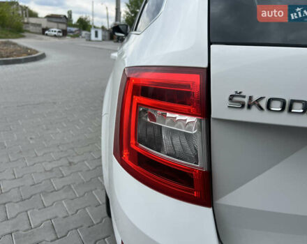 Белый Шкода Октавия, объемом двигателя 1.6 л и пробегом 261 тыс. км за 10400 $, фото 21 на Automoto.ua