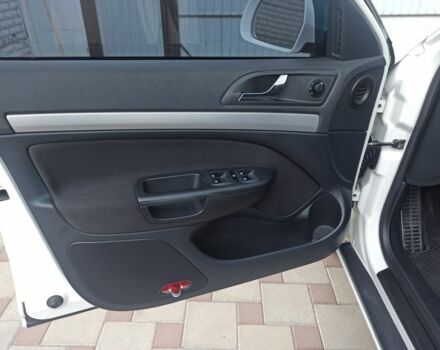 Белый Шкода Октавия, объемом двигателя 1.8 л и пробегом 125 тыс. км за 9600 $, фото 5 на Automoto.ua