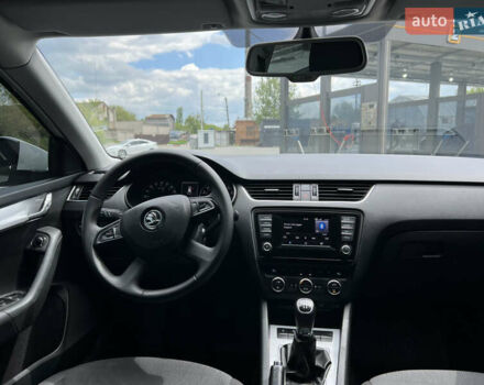 Белый Шкода Октавия, объемом двигателя 1.6 л и пробегом 261 тыс. км за 10400 $, фото 7 на Automoto.ua