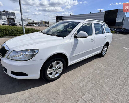 Белый Шкода Октавия, объемом двигателя 1.6 л и пробегом 228 тыс. км за 9300 $, фото 1 на Automoto.ua