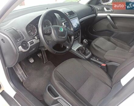 Белый Шкода Октавия, объемом двигателя 1.8 л и пробегом 125 тыс. км за 9900 $, фото 14 на Automoto.ua
