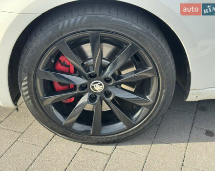 Белый Шкода Октавия, объемом двигателя 2 л и пробегом 320 тыс. км за 12500 $, фото 50 на Automoto.ua