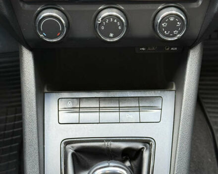 Білий Шкода Октавія, об'ємом двигуна 1.6 л та пробігом 330 тис. км за 10200 $, фото 12 на Automoto.ua