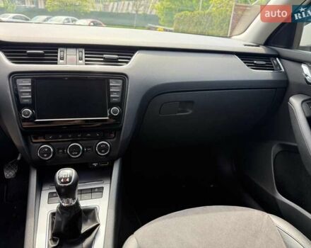 Белый Шкода Октавия, объемом двигателя 1.97 л и пробегом 303 тыс. км за 10800 $, фото 18 на Automoto.ua