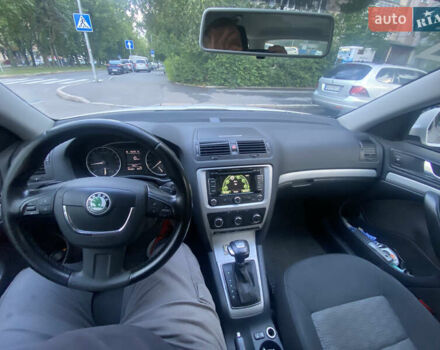 Белый Шкода Октавия, объемом двигателя 1.6 л и пробегом 280 тыс. км за 8500 $, фото 17 на Automoto.ua