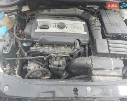 Білий Шкода Октавія, об'ємом двигуна 1.8 л та пробігом 295 тис. км за 8200 $, фото 5 на Automoto.ua