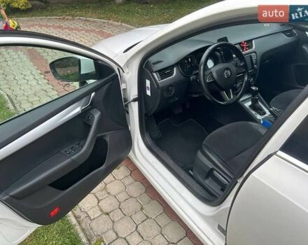 Белый Шкода Октавия, объемом двигателя 1.6 л и пробегом 309 тыс. км за 10900 $, фото 5 на Automoto.ua