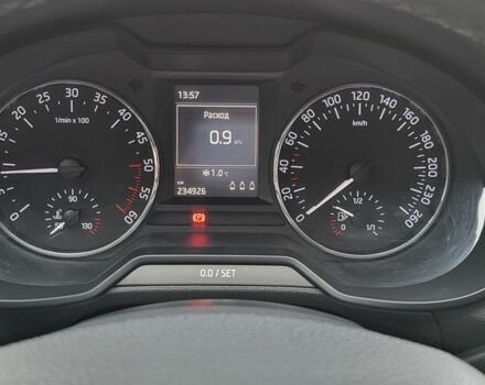 Білий Шкода Октавія, об'ємом двигуна 1.6 л та пробігом 236 тис. км за 9400 $, фото 4 на Automoto.ua