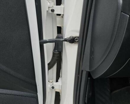 Белый Шкода Октавия, объемом двигателя 1.2 л и пробегом 170 тыс. км за 7200 $, фото 39 на Automoto.ua