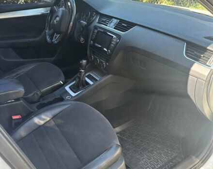 Білий Шкода Октавія, об'ємом двигуна 1.6 л та пробігом 260 тис. км за 9500 $, фото 6 на Automoto.ua