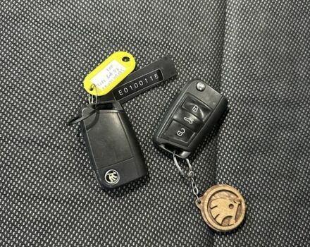 Белый Шкода Октавия, объемом двигателя 1.6 л и пробегом 330 тыс. км за 8500 $, фото 6 на Automoto.ua