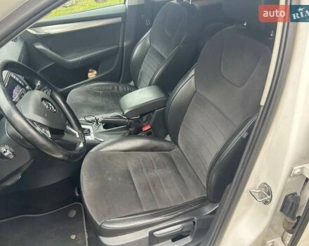 Белый Шкода Октавия, объемом двигателя 1.6 л и пробегом 309 тыс. км за 10900 $, фото 8 на Automoto.ua