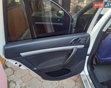 Шкода Октавия 2013 в Николаеве на Automoto.ua Белый Шкода Октавия, объемом двигателя 1.6 л и пробегом 210 тыс. км за 8700 $, фото 7 на Automoto.ua