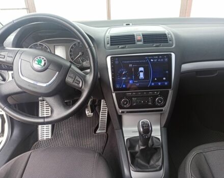 Белый Шкода Октавия, объемом двигателя 1.8 л и пробегом 125 тыс. км за 9600 $, фото 4 на Automoto.ua