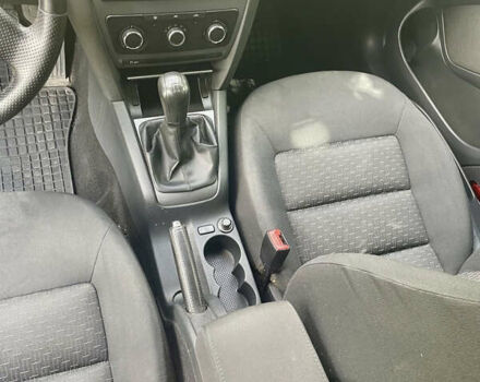 Белый Шкода Октавия, объемом двигателя 1.6 л и пробегом 170 тыс. км за 10000 $, фото 4 на Automoto.ua