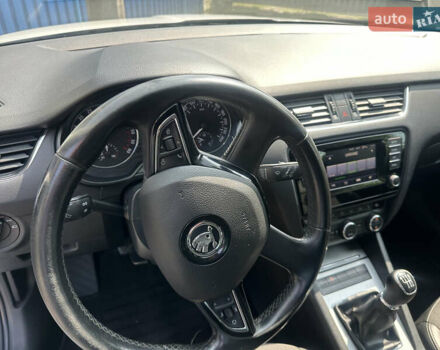 Белый Шкода Октавия, объемом двигателя 1.97 л и пробегом 345 тыс. км за 11000 $, фото 2 на Automoto.ua