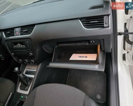 Білий Шкода Октавія, об'ємом двигуна 1.2 л та пробігом 171 тис. км за 6999 $, фото 45 на Automoto.ua
