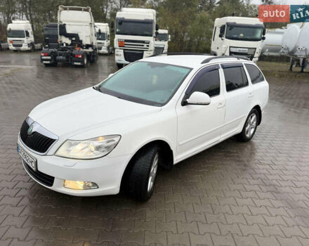 Белый Шкода Октавия, объемом двигателя 1.97 л и пробегом 236 тыс. км за 8999 $, фото 2 на Automoto.ua