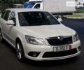 Белый Шкода Октавия, объемом двигателя 2 л и пробегом 275 тыс. км за 8500 $, фото 1 на Automoto.ua