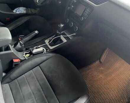 Белый Шкода Октавия, объемом двигателя 2 л и пробегом 227 тыс. км за 11900 $, фото 12 на Automoto.ua