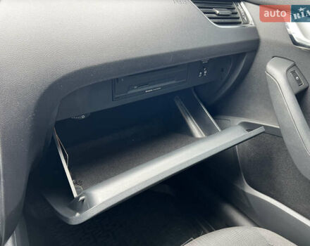 Белый Шкода Октавия, объемом двигателя 1.6 л и пробегом 261 тыс. км за 10400 $, фото 11 на Automoto.ua