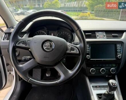 Белый Шкода Октавия, объемом двигателя 1.97 л и пробегом 303 тыс. км за 10800 $, фото 12 на Automoto.ua