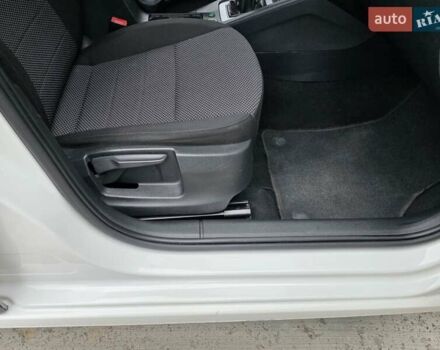 Белый Шкода Октавия, объемом двигателя 1.2 л и пробегом 170 тыс. км за 7200 $, фото 46 на Automoto.ua