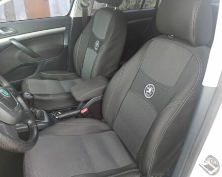 Белый Шкода Октавия, объемом двигателя 1.8 л и пробегом 125 тыс. км за 9600 $, фото 3 на Automoto.ua