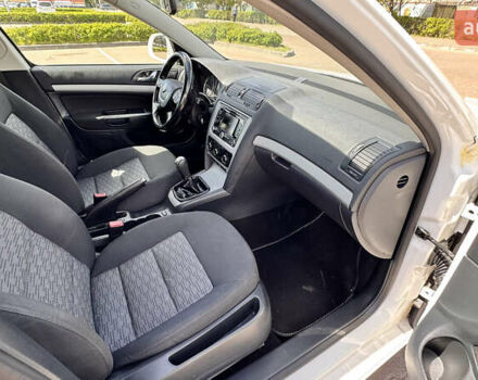 Белый Шкода Октавия, объемом двигателя 1.6 л и пробегом 228 тыс. км за 9300 $, фото 6 на Automoto.ua