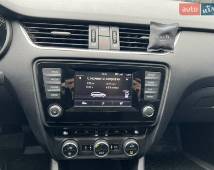 Белый Шкода Октавия, объемом двигателя 1.6 л и пробегом 261 тыс. км за 10400 $, фото 9 на Automoto.ua