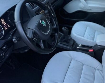 Белый Шкода Октавия, объемом двигателя 2 л и пробегом 246 тыс. км за 10950 $, фото 26 на Automoto.ua