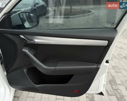 Белый Шкода Октавия, объемом двигателя 1.4 л и пробегом 208 тыс. км за 10000 $, фото 17 на Automoto.ua