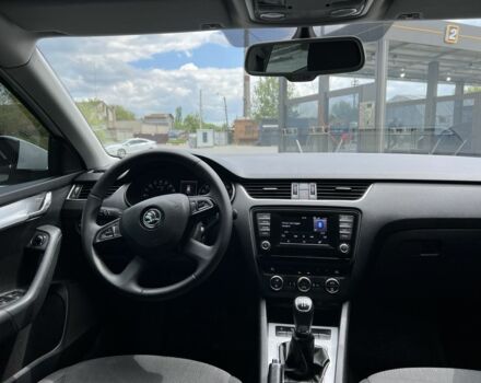 Белый Шкода Октавия, объемом двигателя 1.6 л и пробегом 260 тыс. км за 10800 $, фото 5 на Automoto.ua